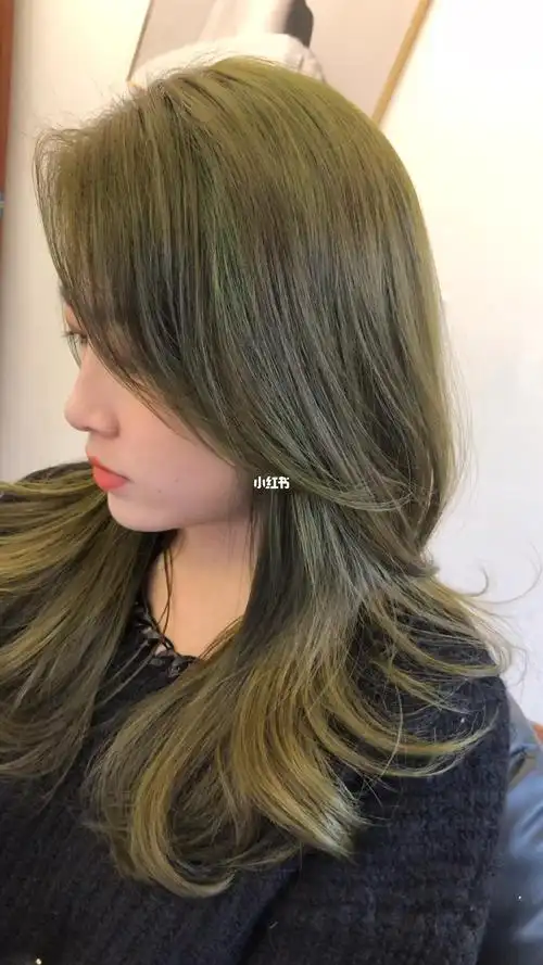茶青色_掉色_冷色调_时尚_发型