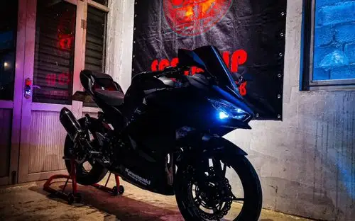 川崎忍者400爆改黑武士.