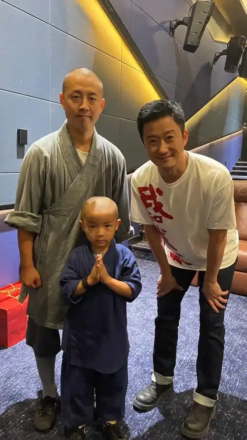 少林寺#吴京对少林三宝一脸宠溺