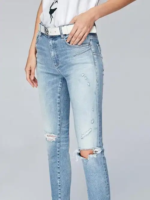 所欲,随意穿搭,那今天小编就来和大家聊聊一款时尚牛仔裤的夏季穿搭