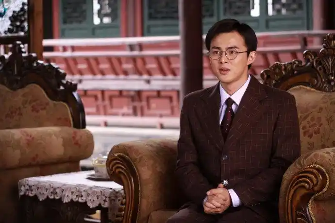 p>叶祖新,1984年7月8日生于浙江省衢州市,中国内地男演员,曾先后就读