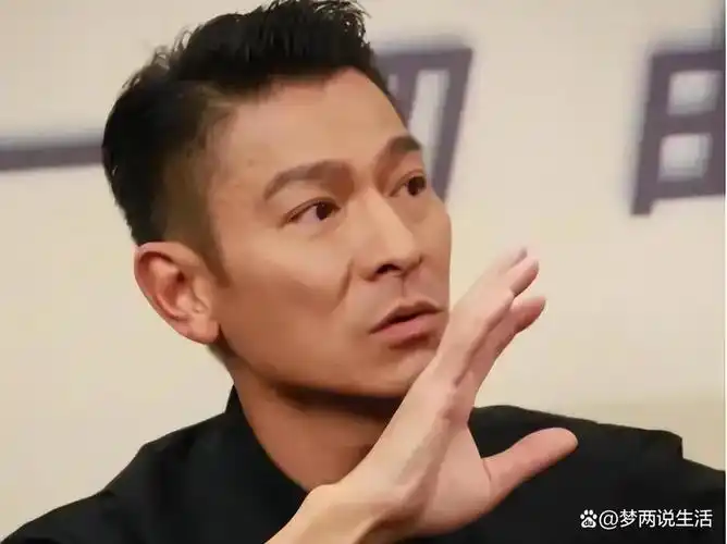 61岁得刘德华,再次走上了一条康庄大道,让人佩服