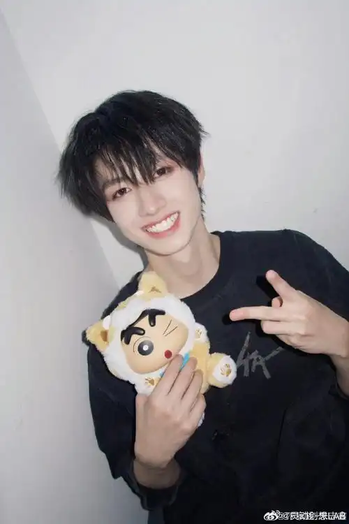 朱志鑫##蜡笔小新##蜡笔小新盲盒##蜡笔小新周边##蜡笔小新搪胶毛绒