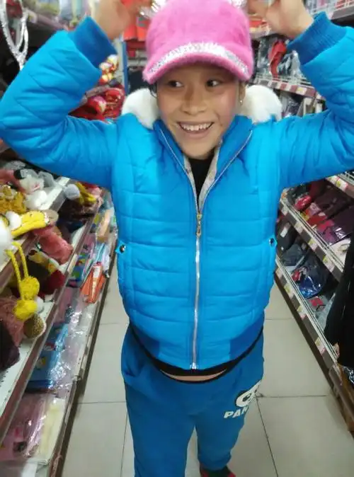 求一个人在傻笑的图片,越搞笑越好,搞笑就采纳