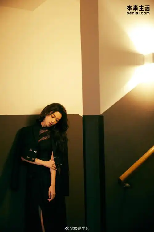 本来生活家 本期明星 #陈瑶在内娱,提到90后小花女演员,会出现陈训哪