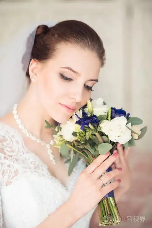 照片 美丽的新娘的画像.婚纱礼服.婚礼装饰.jpg