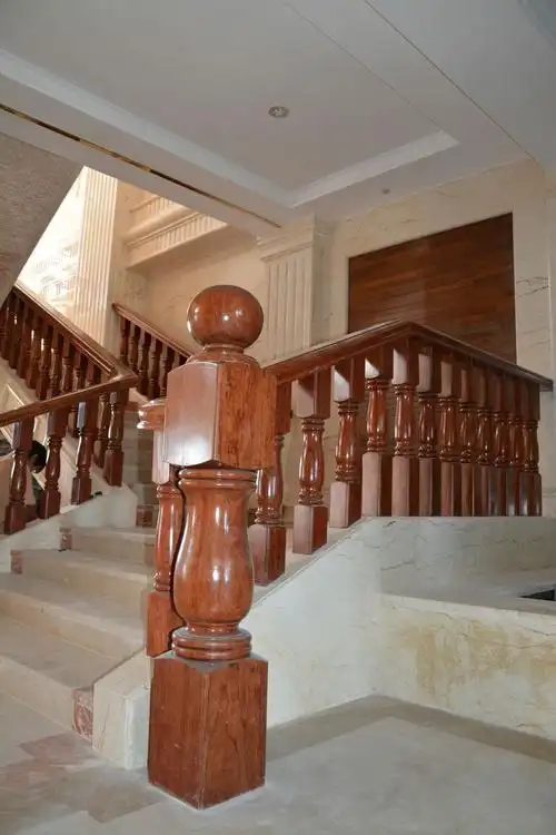 鑫厚原木装体家装(楼梯扶手篇)