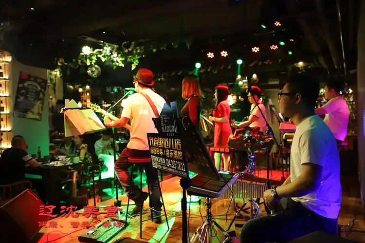 这家缝纫机串串香改变沈阳酒吧氛围,撸串听歌忒舒服了
