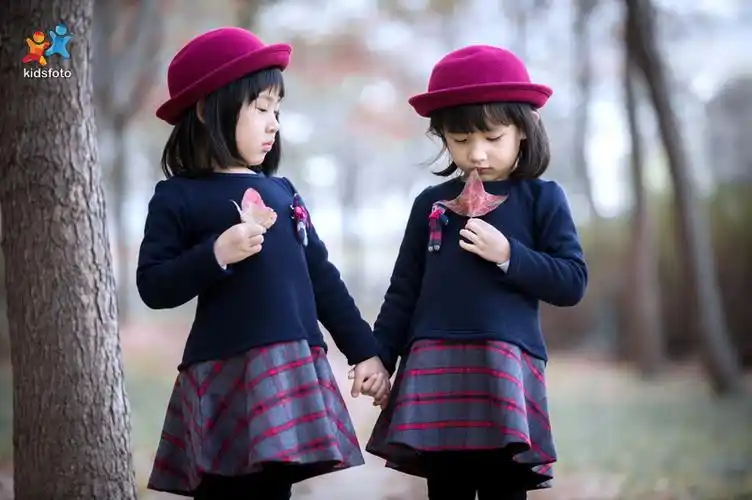 双胞胎姐妹花- kidsfoto枫糖盒子:儿童摄影原创社区,拍娃党首页
