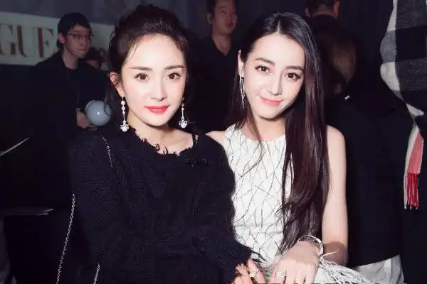 迪丽热巴道歉误用黑梗表情包引争议男方粉丝表不满