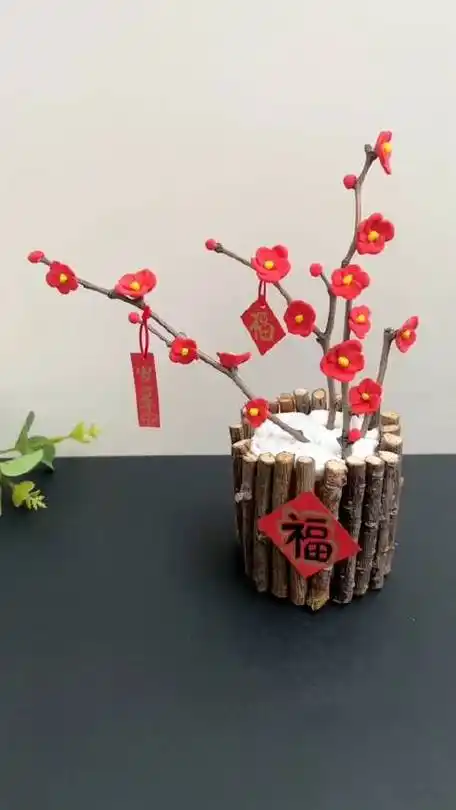 冬天啦,捡些枯树枝来做梅花吧,新年装饰起来也好看#亲子手工#秒懂创意