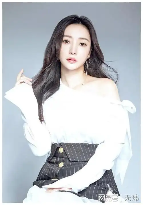 丰满出道,得罪娱乐圈,44岁柳岩现状?|韩庚|贾玲|包贝尔_网易订阅