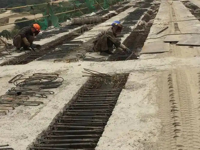 2,左幅第8跨湿接缝钢筋焊接