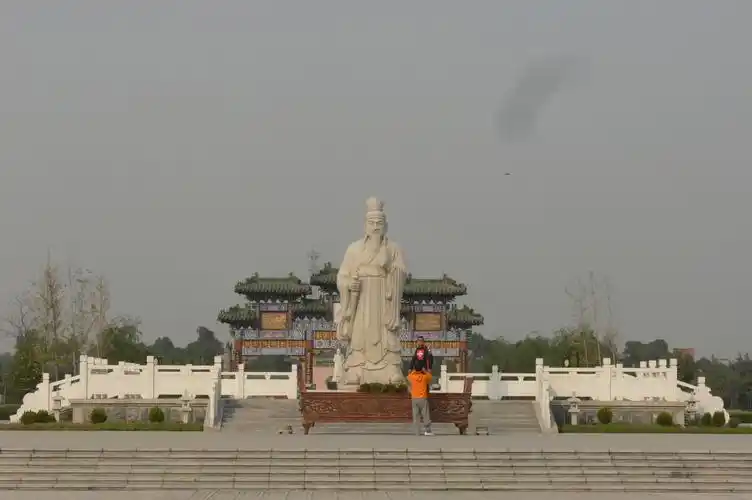 河南  卫辉市   比干庙 - 海阔山遥 - .