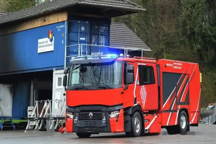 雷诺卡车t系列进军消防底盘市场 walser上装新t460消防车首次亮相