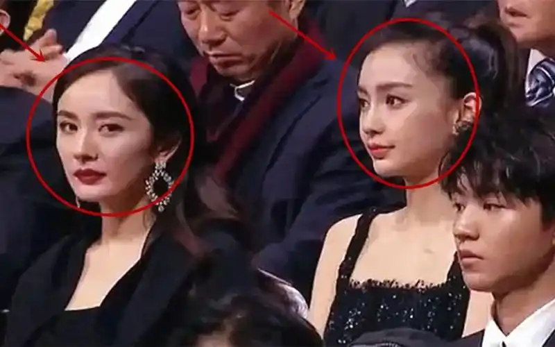 杨幂和杨颖两人同框,摄影师无意关掉十级美颜后,网友们坐不住了