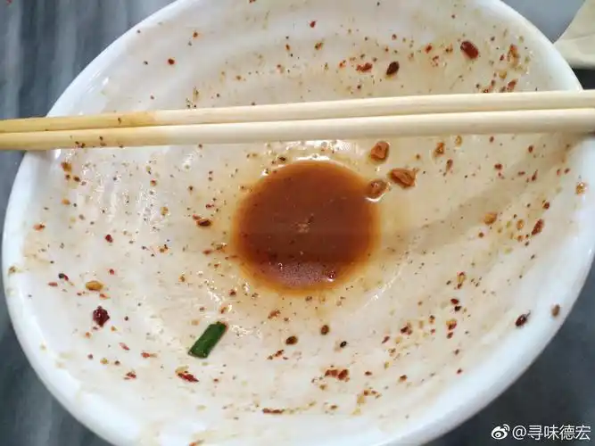 来古城再回首,吃碗鸡肉米线