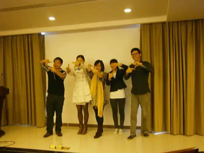 "窗口"团队招牌动作