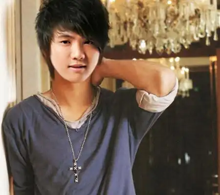 如果说好演员能演尽世间百态,那么好歌手可以唱尽人生百味,郑源就是