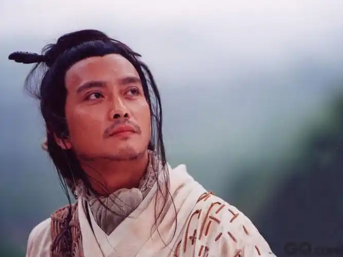 如:《仙剑奇侠传》里武功盖世,却亦疯,亦狂,总生活在梦中的酒剑仙