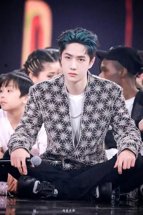 2020王一博《这!就是街舞3》总决赛_高清图片大全-爱豆app