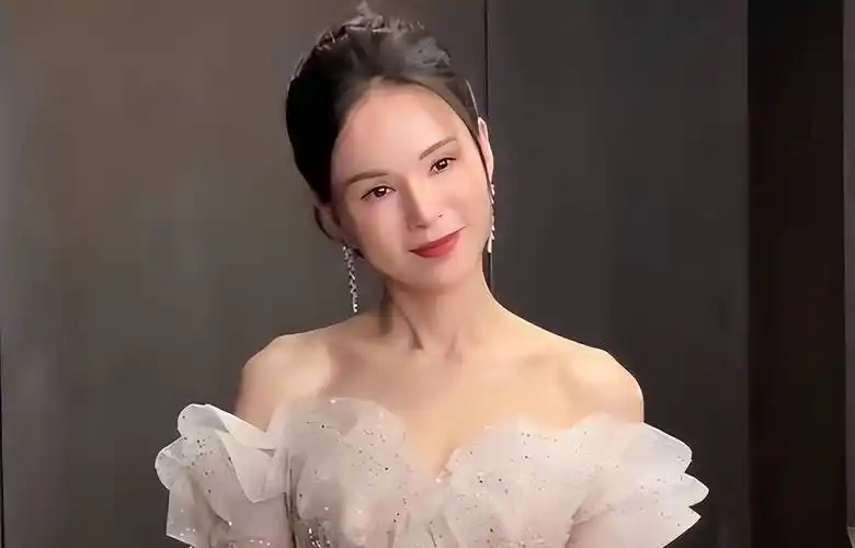 57岁李若彤罕晒素颜健身照,双颊略松弛皱纹不明显,状态超年轻_生活