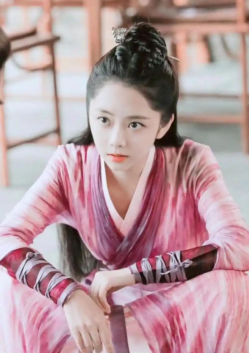 谭松韵新剧《蜀锦人家》7月将开机,她有点着急,但也只能被动的等着