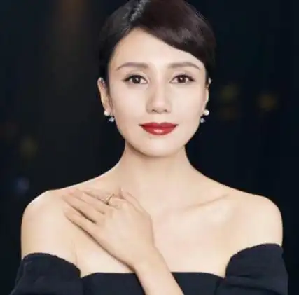 许多女明星在娱乐圈中,就是依赖于老天爷的恩赐来获得食物的.