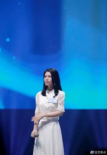 沉寂多年的与非门主唱蒋凡终于唱响了谁是宝藏歌手的舞台