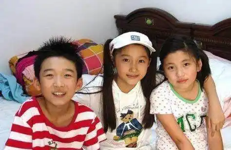 关晓彤男闺蜜,刘涛的傻弟弟,幼年丧父,少年戏骨21岁没长残!