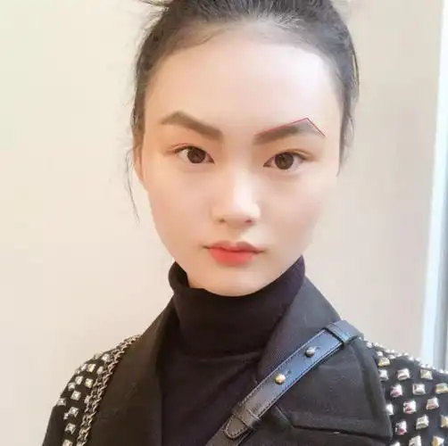 大部分的气质美女,眉型一般都会是这3种,显眼大还美得有风格