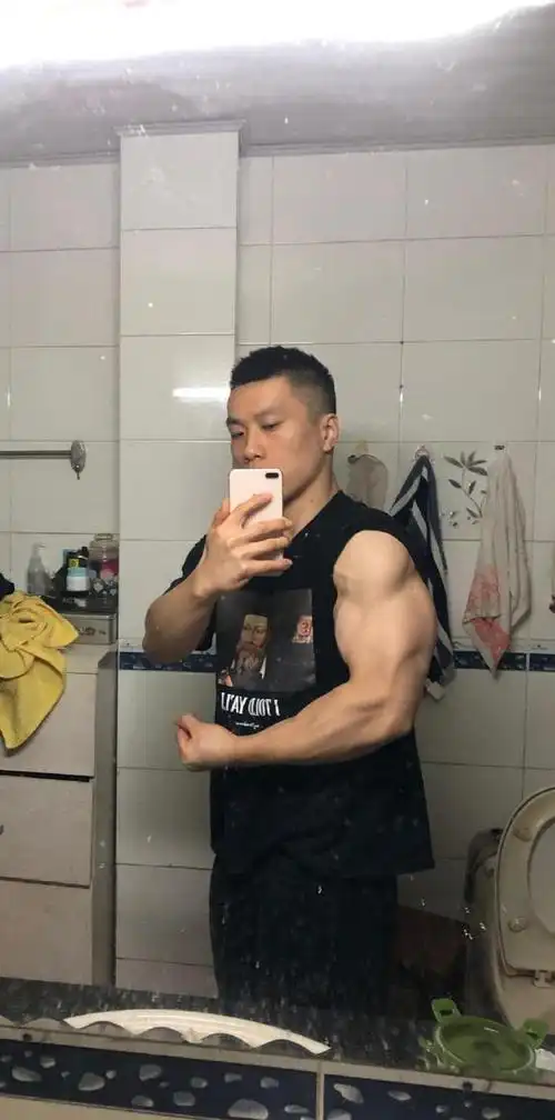 传说中的霸气公狗腰看上去耐力十足这样的肌肉爷们儿好酷