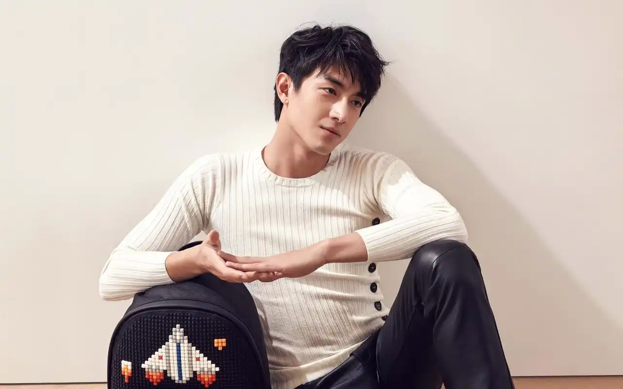 林更新时尚帅气高清电脑桌面壁纸下载