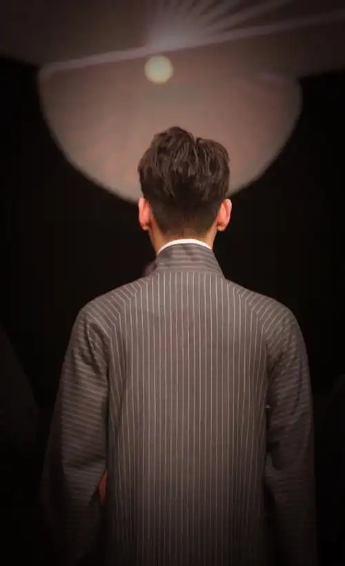 张云雷探清水河##文化节目#早安万千背影丨等你回眸张云雷超话@斜辫