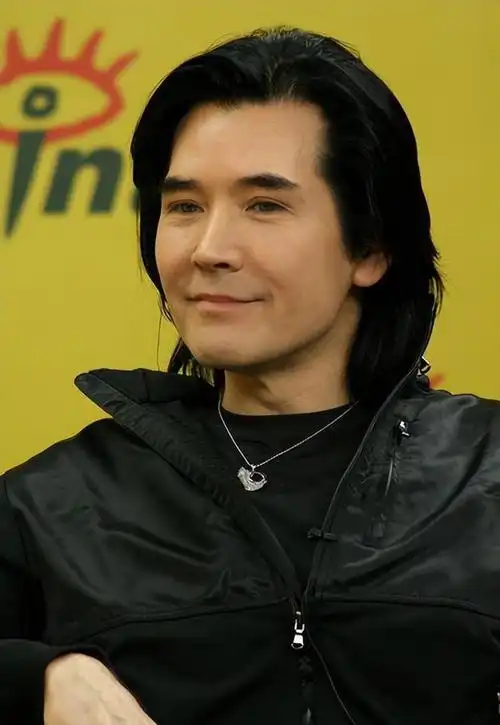 北影节周冬雨穿透视裤高圆圆优雅大气63岁费翔状态绝了