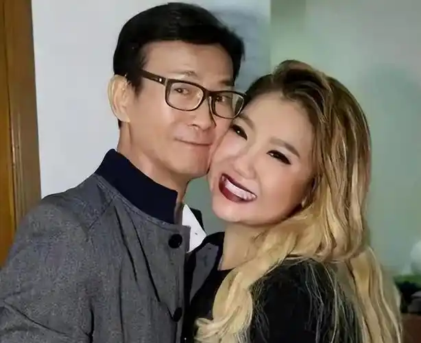 同样是郑少秋基因把沈殿霞和官晶华的女儿一对比差距就出来了