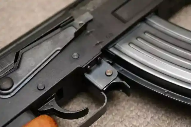 放几张ak-47突击步枪的细节图,做工精细还是粗犷你说了算!