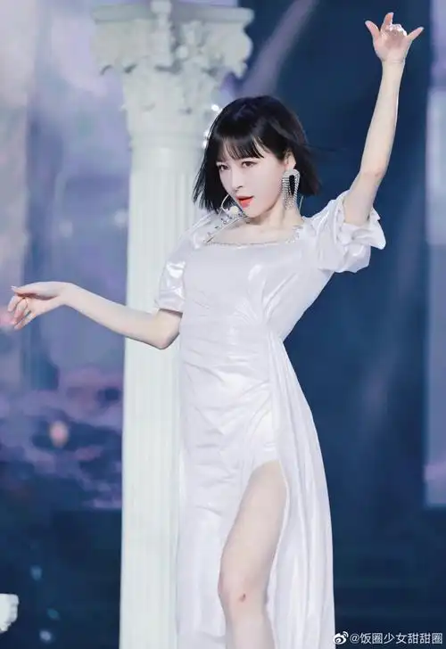 张语格夏末游湖写真