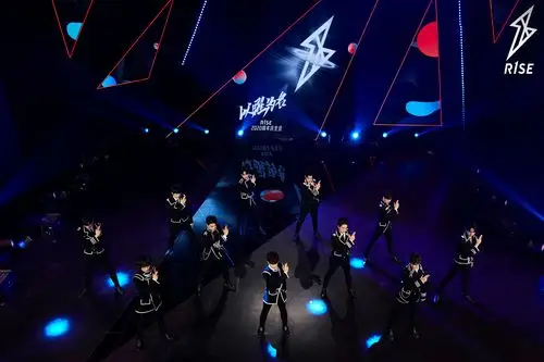 r1se线上周年庆生,《曜》舞台首秀见证一年成长蜕变