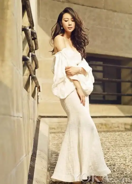 赵子惠清爽纯白长裙写真睿智知性_星大片_明星