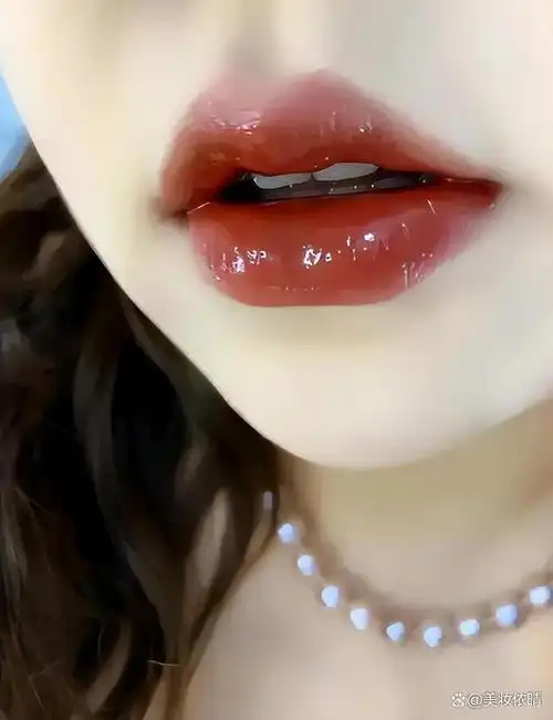 为什么女性过了中年,建议出门少涂口红?主要是因为这几个原因