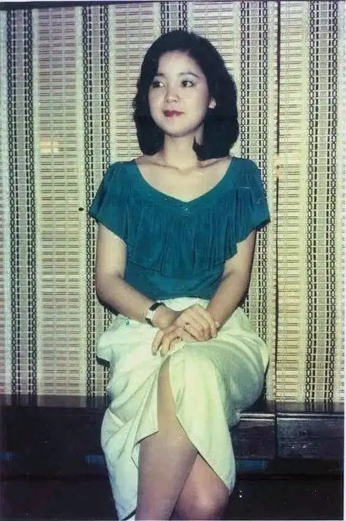 邓丽君:我就是豪门,别拿豪门来要求我