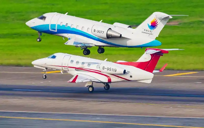 2架公务机超短距起飞 拉杆一架更比一架猛