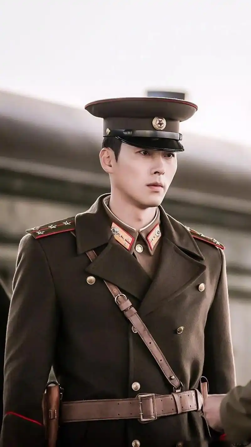 玄彬欧巴也太man了吧,穿军装的样子太撩了!