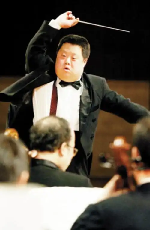 舟舟从先天智力低下逆袭成天才指挥家如今却风光不再