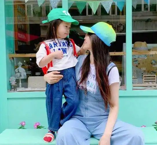 伊能静晒女儿近照,5岁小米粒已有爸爸一半高,妥妥的女神_孩子_秦昊_小