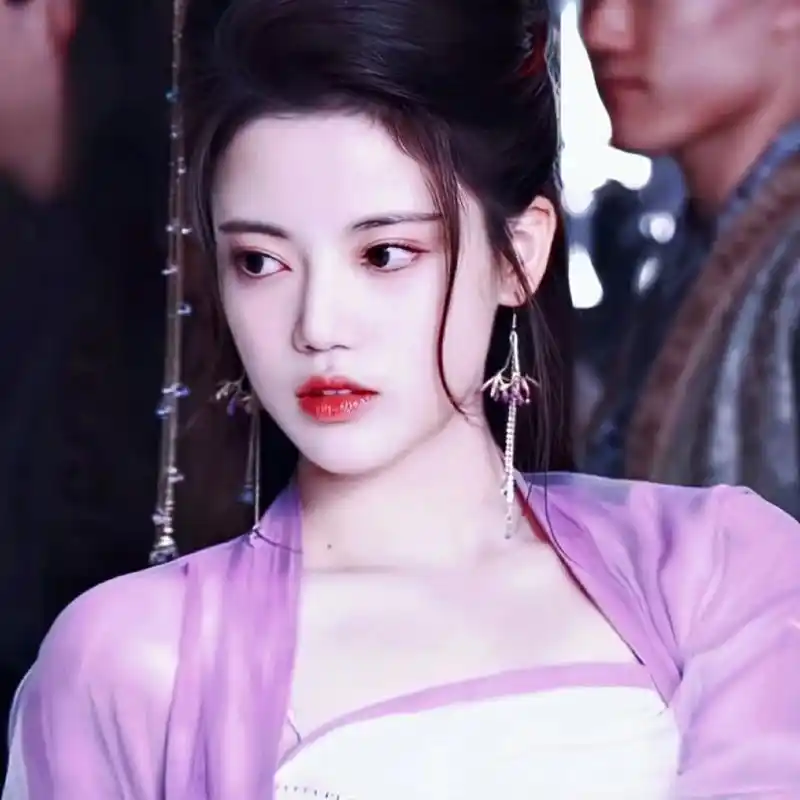 孙珍妮 不一样的小狐狸#古装女神 #国风古韵 #古装 - 抖音