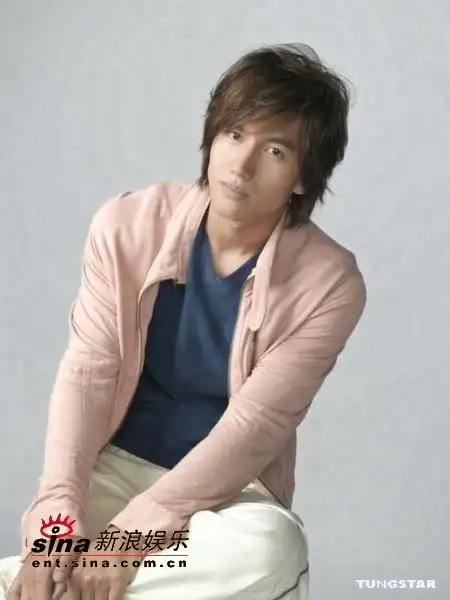 图文:f4荣膺亚洲杰出艺人--言承旭