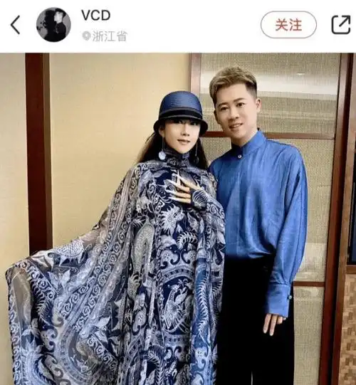 65岁杨丽萍恋上小34岁男友,两人亲密合影,相识已5年_男子_网友_恋情