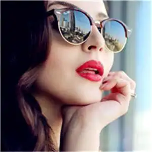 微信欧美时尚头像图片 戴眼镜的样式更是霸气